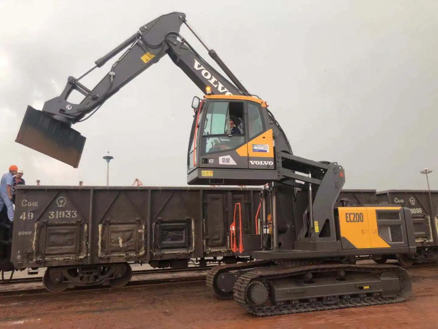 Benefits Of An Excavator Lift Cab VS Standard Cab